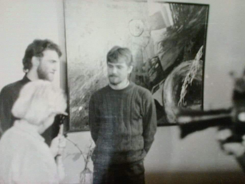 Наша с братом Сергеем выставка в Доме Художника в 1988 году. Даём интервью на фоне моей картины "Вселенная". Тогда же у нас была ещё одна выставка в Доме актёра, но фото с неё не сохранились...